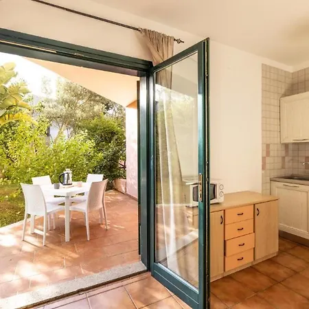 Quaint I Mirti Bianchi 1 Bedroom Sleeps 2 Persons - Bilo 2 Apartamento Santa Teresa Gallura