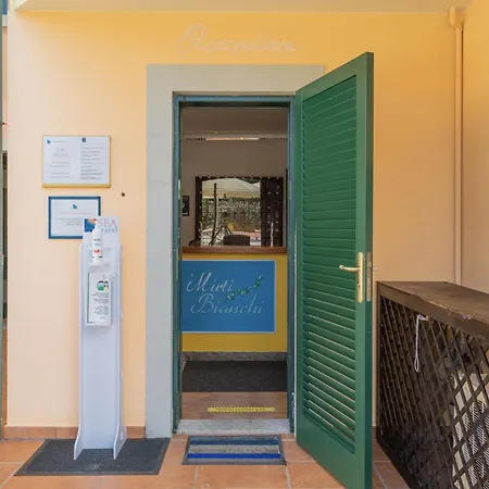 Quaint I Mirti Bianchi 1 Bedroom Sleeps 2 Persons - Bilo 2 Apartamento Santa Teresa Gallura